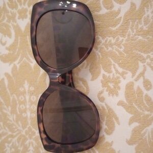 NWT Ultra Violet Protection Wayfarer Style Oversized Tortoise Shell Sunglasses.